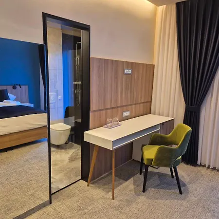 Luna Hotel